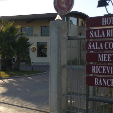 Hermes Hotel Policoro Exteriör bild