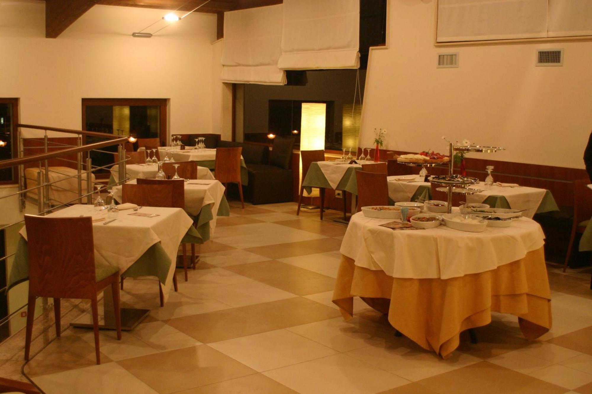 Hermes Hotel Policoro Exteriör bild