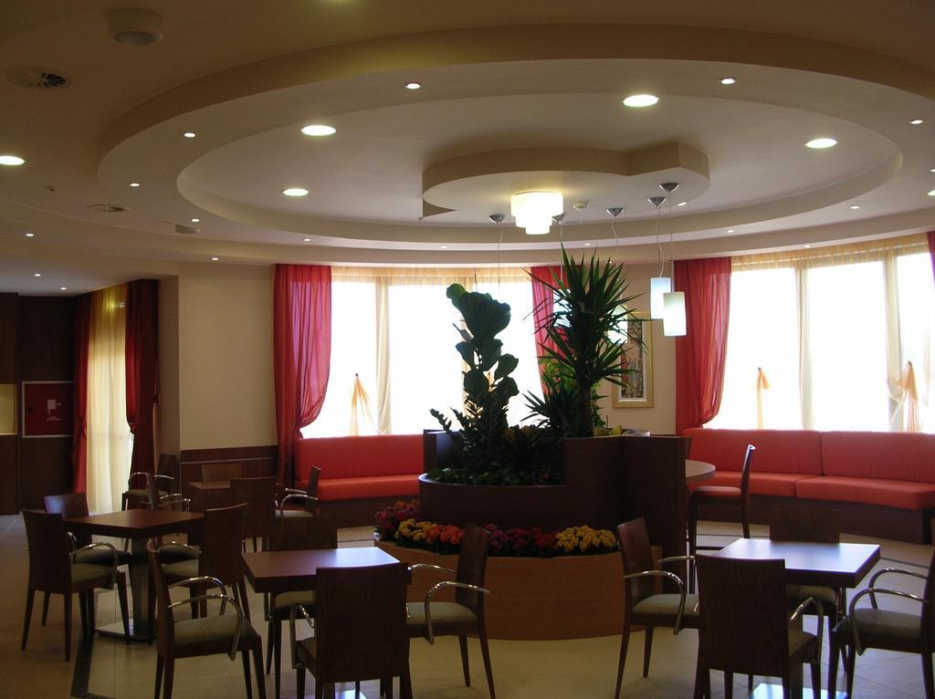 Hermes Hotel Policoro Exteriör bild