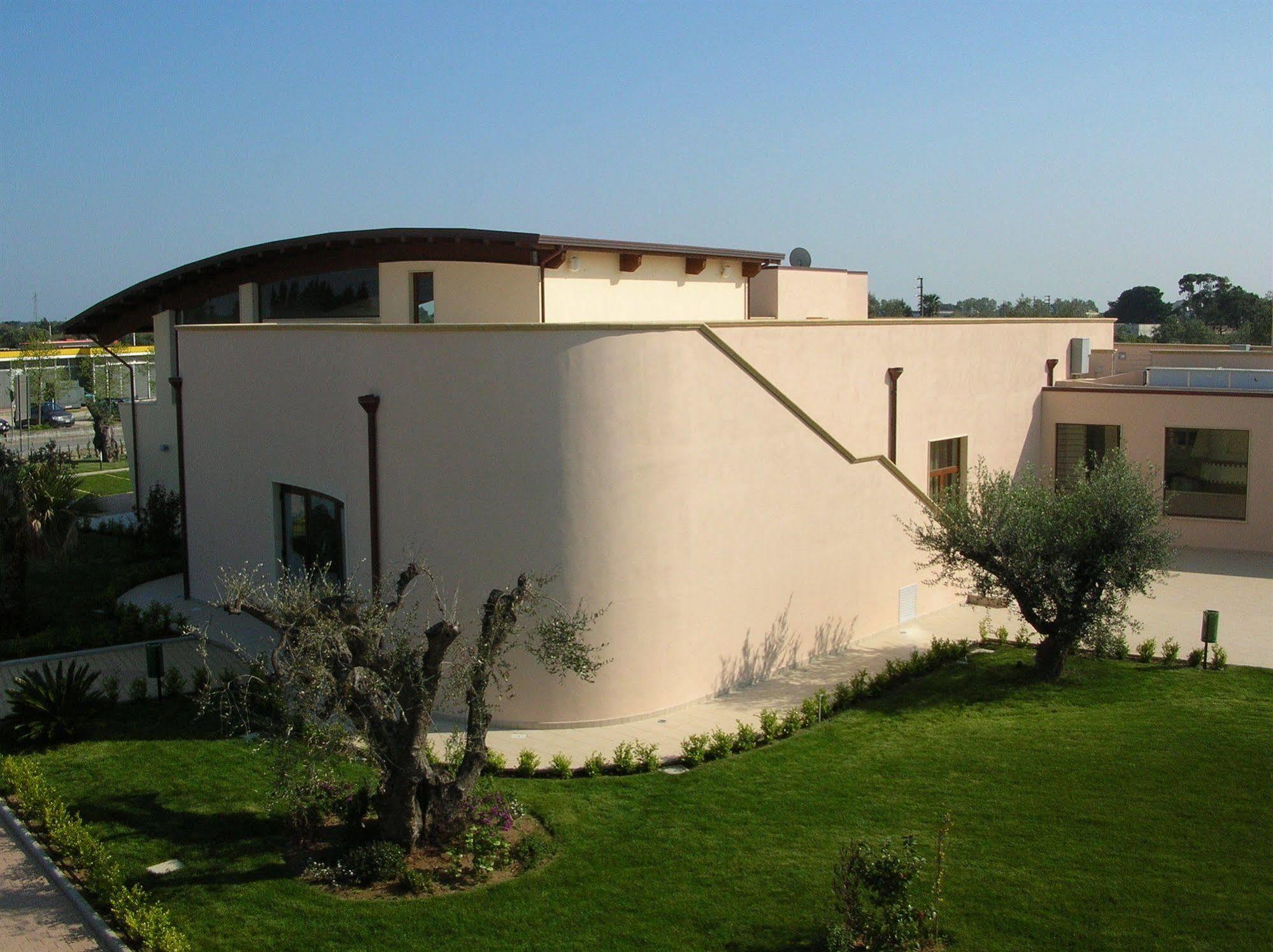 Hermes Hotel Policoro Exteriör bild